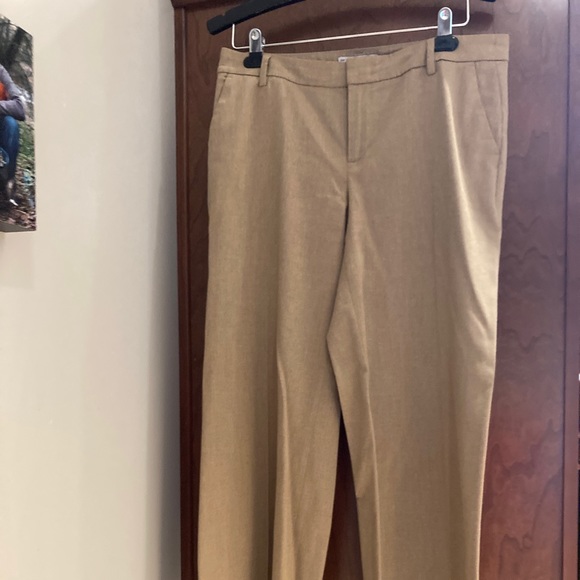 Wide-leg Gap trousers swing when you walk! - Picture 3 of 4